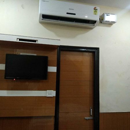Silver Palace Hotel New Delhi Bagian luar foto