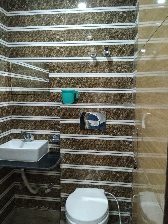Silver Palace Hotel New Delhi Bagian luar foto