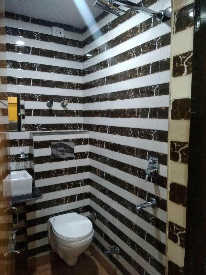 Silver Palace Hotel New Delhi Bagian luar foto