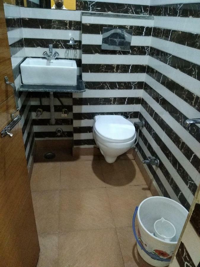 Silver Palace Hotel New Delhi Bagian luar foto