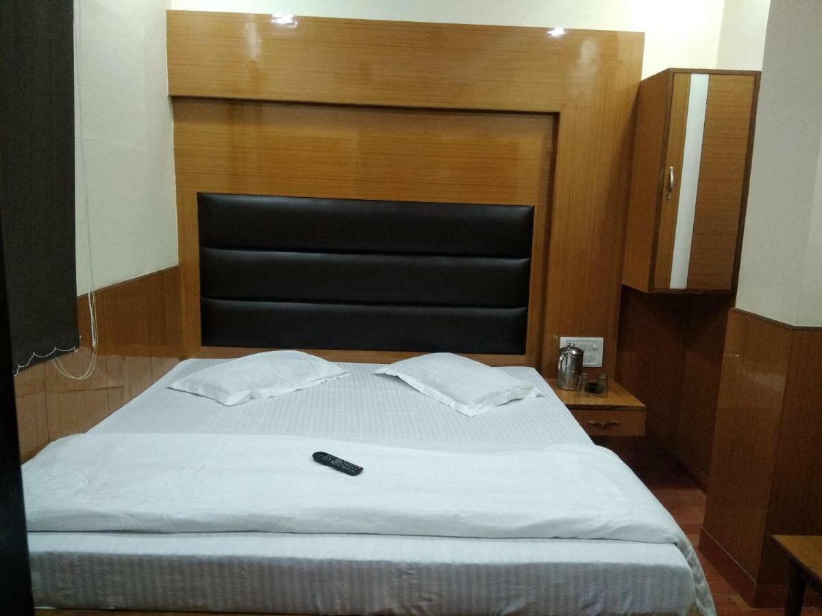 Silver Palace Hotel New Delhi Bagian luar foto