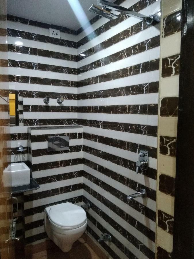 Silver Palace Hotel New Delhi Bagian luar foto