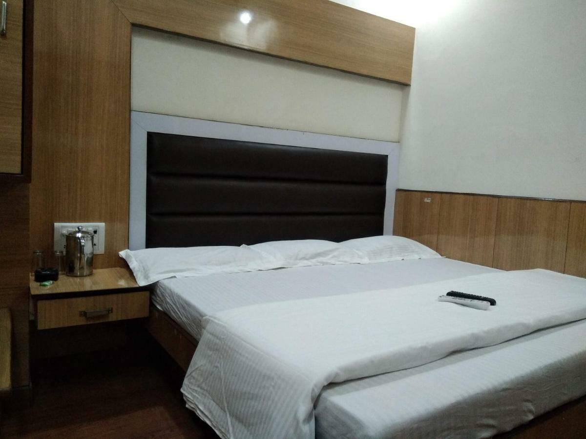 Silver Palace Hotel New Delhi Bagian luar foto