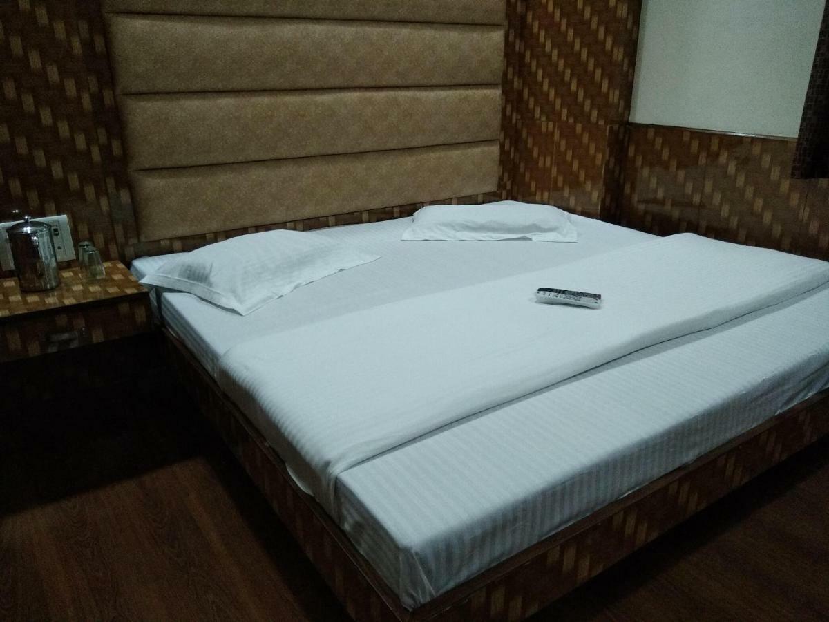 Silver Palace Hotel New Delhi Bagian luar foto