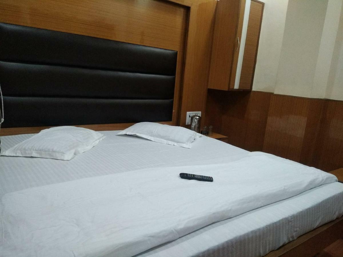 Silver Palace Hotel New Delhi Bagian luar foto