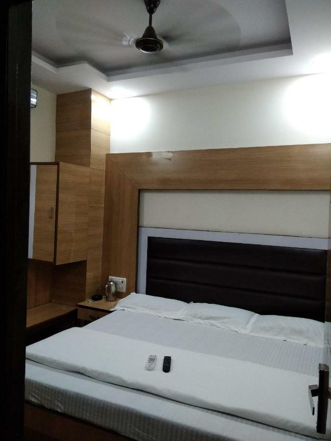 Silver Palace Hotel New Delhi Bagian luar foto