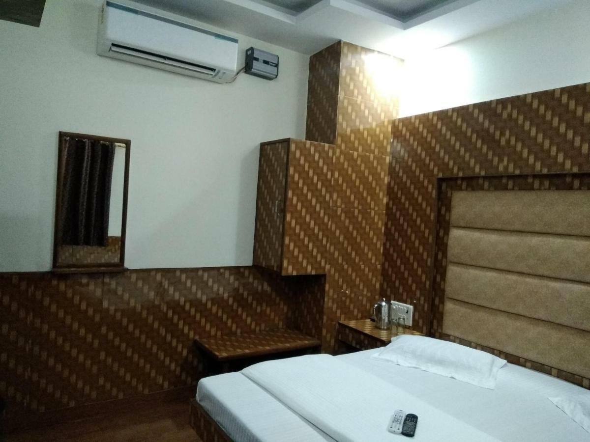 Silver Palace Hotel New Delhi Bagian luar foto