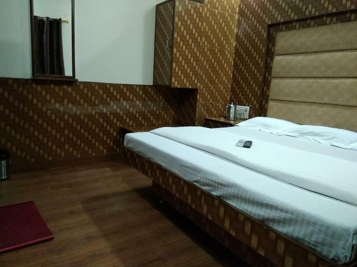 Silver Palace Hotel New Delhi Bagian luar foto