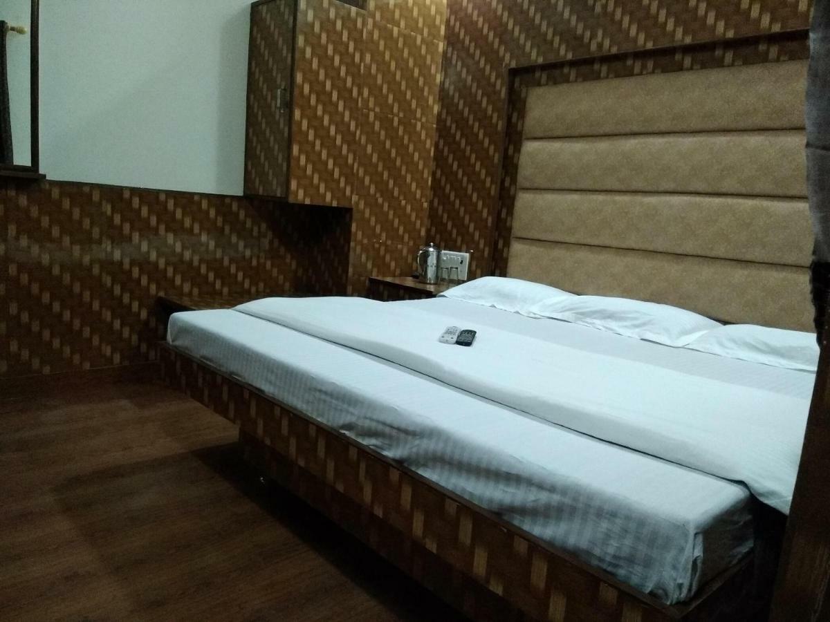 Silver Palace Hotel New Delhi Bagian luar foto