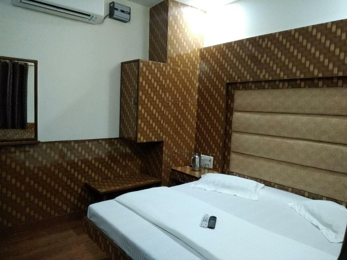 Silver Palace Hotel New Delhi Bagian luar foto